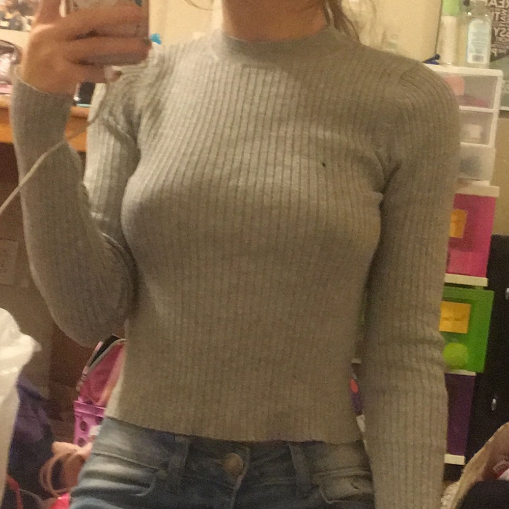gray long sleeve